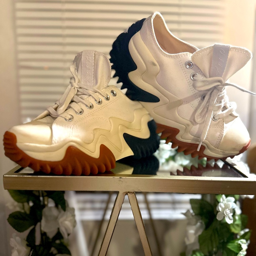 White, black, pink shoes 👟 red 👠 shoes sizes 7, 7.5, Carlos Santana, converse,